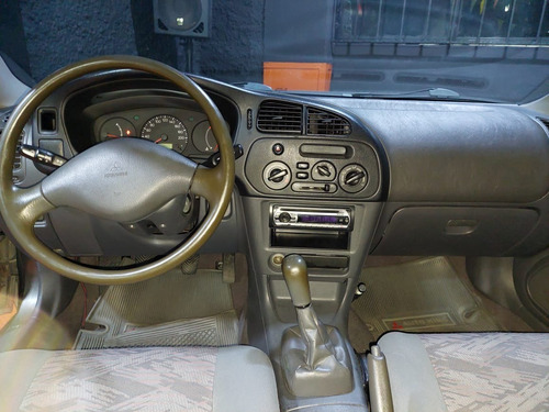 Imagen 13 de 14 de Mitsubishi Signo