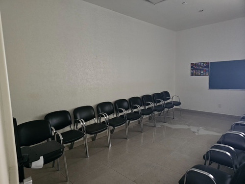 Local Comercial Acondicionado Para Escuela O Consultorios En Garza Sada
