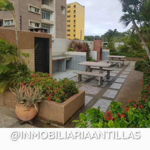 Imagen 3 de 7 de Apartamento Conservado En El Caribe