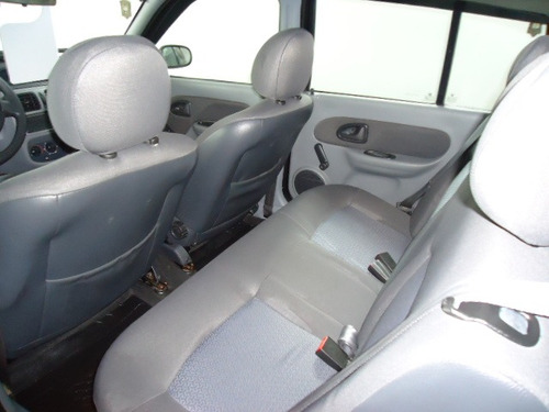 Renault Clio Sedan 1.0 16v Expression Hi-flex 4p