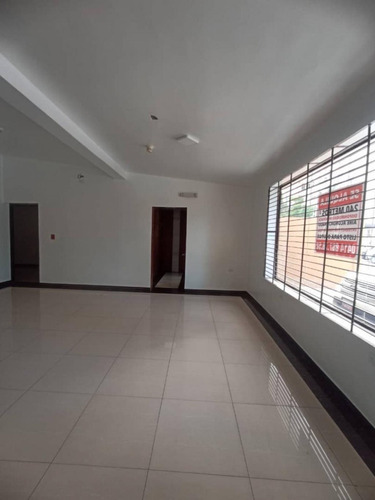 Imagen 8 de 12 de Local Comercial 240 Mts Urb. San Jose De Tarbes El Lugar Ideal Para Tu Negocio