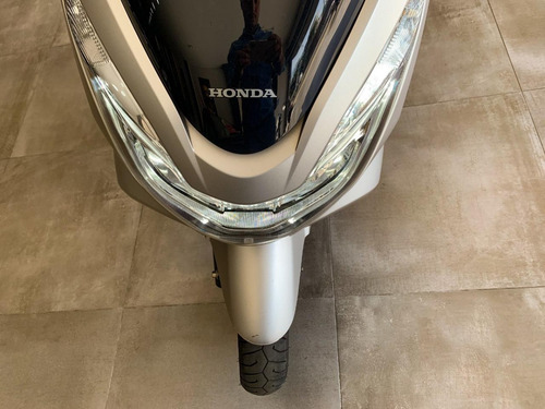 Imagem 5 de 7 de Honda Pcx 2017 Bem Conservada (rodrigo)