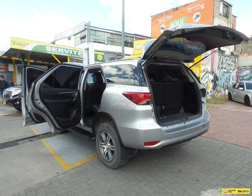 Imagen 10 de 25 de Toyota Fortuner