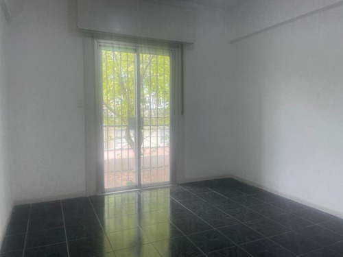 Imagen 7 de 14 de Venta - Apartamento 2 Dormitorios, Con Balcón Al Frente, En Barrio Sur.