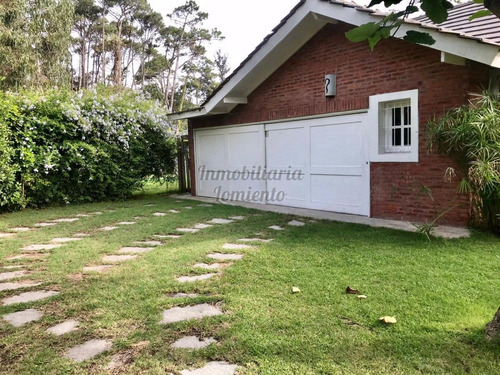 Venta Casa 4 Dormitorios Y Servicio Barrio Lugano - Ref: 1005