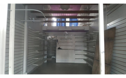 Dos Locales Unificados , Con Dos Baños, Y Fondo Libre