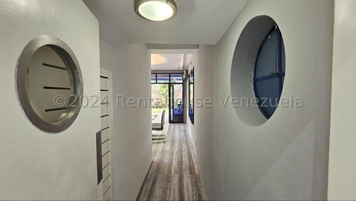 En Venta Impresionante Casa Ubicada En La Urbanización La Floresta 24-27529