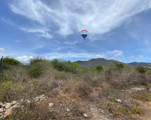 Re/max 2 Mil Vende Excepcional Lote De Terreno De 500 Mts Cuadrados, Ubicado Estratégicamente Junto A La Prestigiosa Urbanización La Llovizna, En Venta En El Sector El Hato, Municipio Arismendi