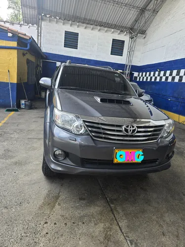 Toyota Fortuner 3.0 Sr5