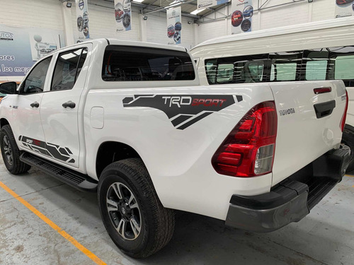 Imagen 4 de 7 de Toyota Hilux 2019 2.7 Cabina Doble Base Mt