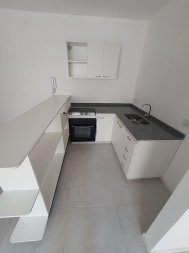 Imagen 8 de 30 de Posibilidades De Financiación!!. Moderno Ph De 3 Amb A Estrenar C/jardin, Galeria Y Terraza