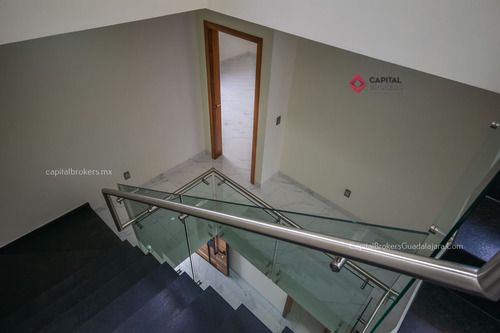 Casa De Lujo Nueva En Venta En Solares Zona Real