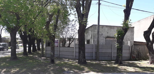  Lote Esquina Con Casa A Reciclar, Muy Buena Ubicacion!!