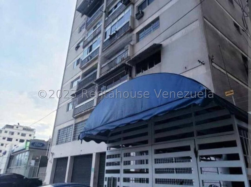 Apartamento En Venta En Altamira 23-17417 Yf