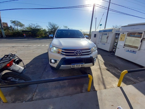 Imagen 3 de 15 de Toyota Hilux 2.8 Cd Srv Pack 177cv 4x2 2017