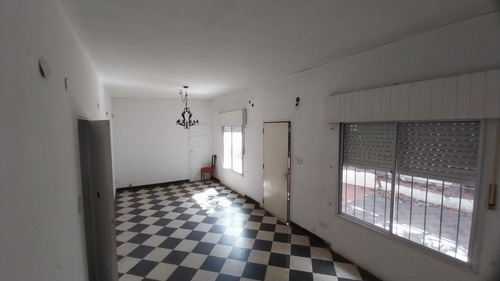Casa Para Uso Comercial Sobre Corredor Comercial En Grand Bourg (dueño Directo)