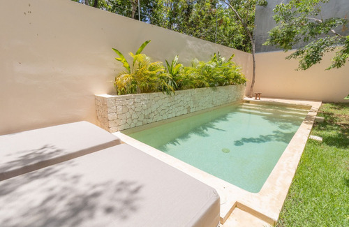 Villa De 4 Recamaras, Alberca Privada, Acabados De Lujo, Cuarto En Planta Baja, Pre-construccion En Venta Aldea Zama, Tulum.