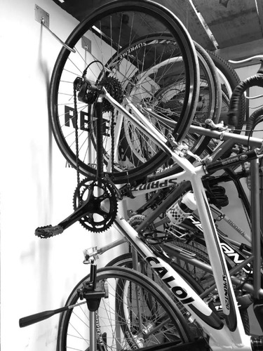 Imagem 1 de 3 de Suporte De Bike Vertical Gancho Pendurar Bicicleta Parede