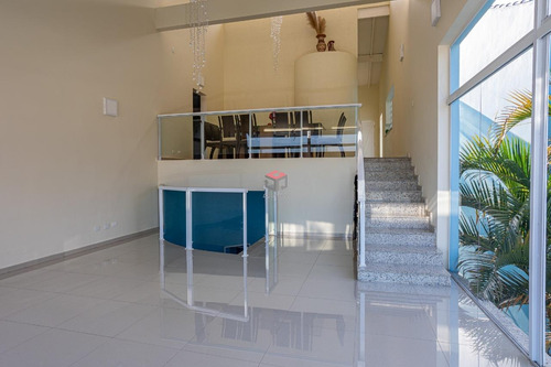 Imagem 2 de 22 de Mansão Com 700 Metros Construídos, Com Quadra De Tênis E Piscina! - 20563