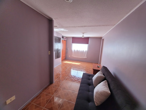 Casa Con Amplios Espacios, En Pasaje Cerrado