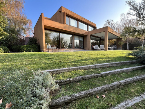 Casa En Venta De 6 . No Perimetral ,sector Craighouse