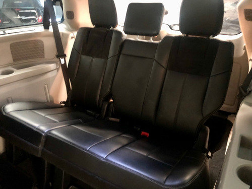 Imagen 13 de 15 de Chrysler Town And Country 2013 Autodrive