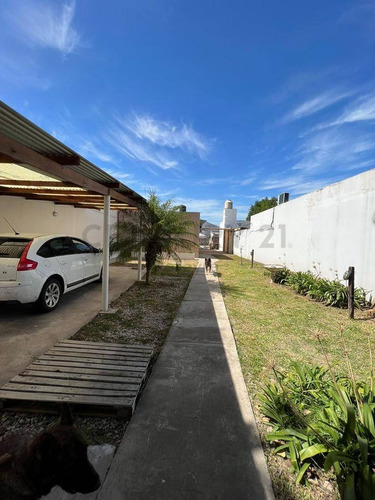 Imagen 25 de 25 de 132 Entre 530 Y 531, Casa Dos Dormitorios Y Piscina, En Venta