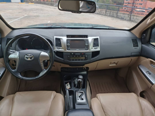 Imagen 6 de 8 de Toyota Fortuner 4x4 Automático Blindada
