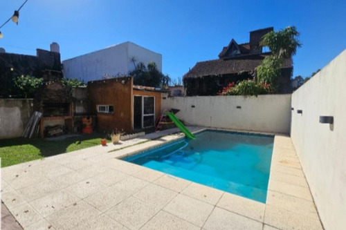 Casa En Venta - 4 Dormitorios 3 Baños - Ituzaingó
