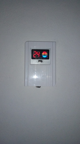 Imagen 2 de 2 de Sensor De Temparatura C/ Display Y Visor Termotanque Solar