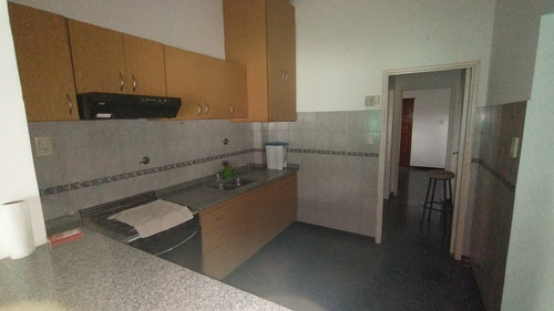 Imagen 11 de 20 de Casa Con Parque En Calle Gluck