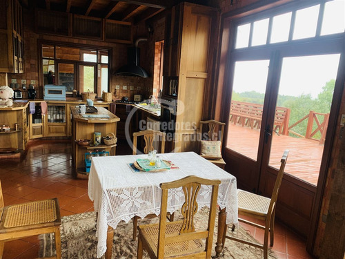 Casa En Venta De 4 Dorm. En Puerto Varas