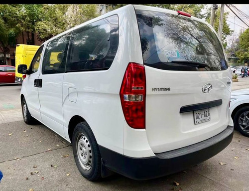 Hyundai Starex 2.4 12 Pasajeros Mt