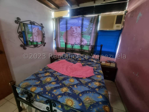 Maritza Lucena Tiene En Venta De Casa En Esquina De Uso Comercial Y Residencial En Cabudare, 2 Locales A Pie De Calle, Alto Tráfico, Cerca A Centros Médicos, Educativos.