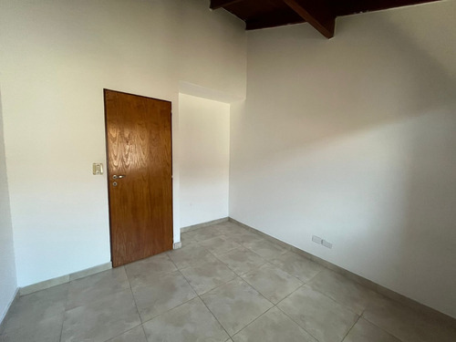 Duplex De 3 Ambientes Con Patio En Lomas Del Mirador