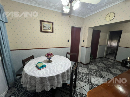 Casa En Lote Propio En Venta - Chilavert