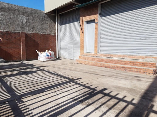 Chalet C/local Comercial Y Sótano, 3 Plantas Sobre Hipolito Yrigoyen Glew