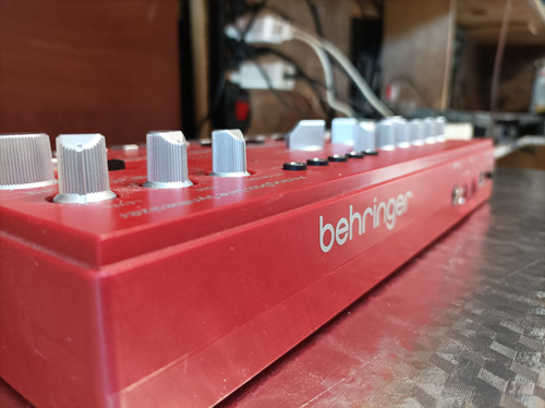 Sintetizador Behringer Td-3 Rd  De Líneas De Bajo Analógicas