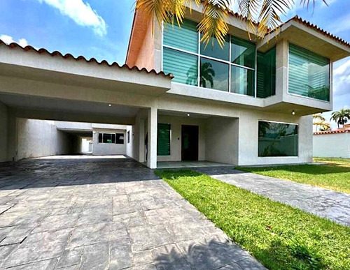 Josseyris Jimenez Vende Exclusiva Casa Moderna Y Minimalista En Guataparo Country Club