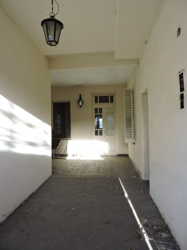 Imagen 2 de 12 de Casa De 3 Ambientes Con Local Y Cochera En Alquiler En José C. Paz. Uso Profesional Y Vivienda