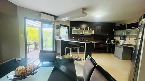 Venta Casa De Categoría En Barrio Dalvian