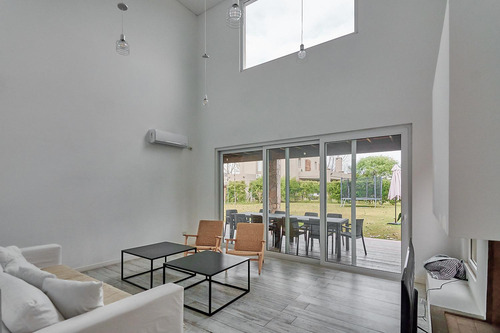 Casa En Buen Lote En Esquina