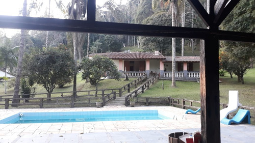 Maravilhosa Casa De Campo Com Piscina Aquecida (climatizada A 28 Graus), Lago, Riacho, Campo De Futebol, Sinuca, Fliperama.