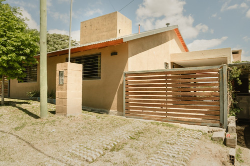 Oportunidad De Inversión. Complejo En San Antonio De Arredondo, 3 Departamentos.