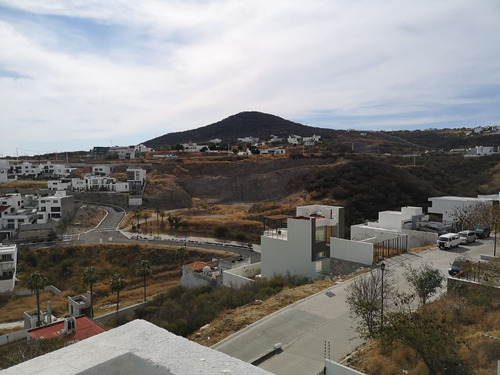 Residencia De Autor En Real De Juriquilla, Terreno 412 M2, Doble Altura, Ctoserv