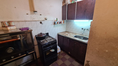 En Venta En El Palomar; Casa En Ph Al Medio De 3 Ambientes A Modernizar En Una Muy Buena Ubicacion, A 4 Cuadras De La Estacion, Dos Dormitorios; Patio Cocina Y Baño F: 8613