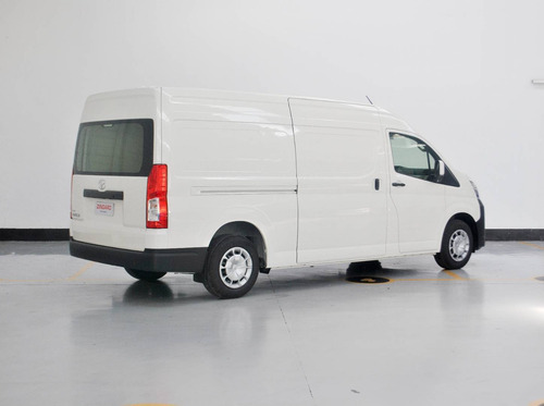 Toyota Hiace 2.8 Tdi Furgón 6at L2h2 3a 5p
