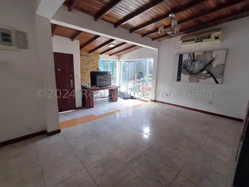*jl/oportunidad De Negocio Galpón Cerrado 1 Abierto, 2 Casas Local Y Mas En Venta Barquisimeto, Centro Lara, Venezuela/ José López # 24-15926 / 920 M²
