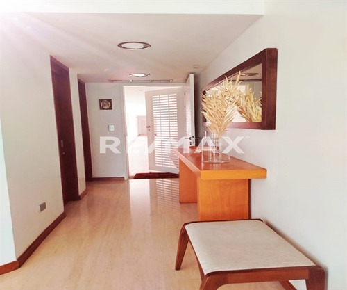 El Rosal, Venta De Apartamento Amplio Y Sofisticado