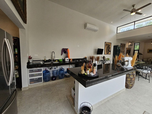 Casa De Una Planta Con Alberca Ubicada Canarias Conkal.